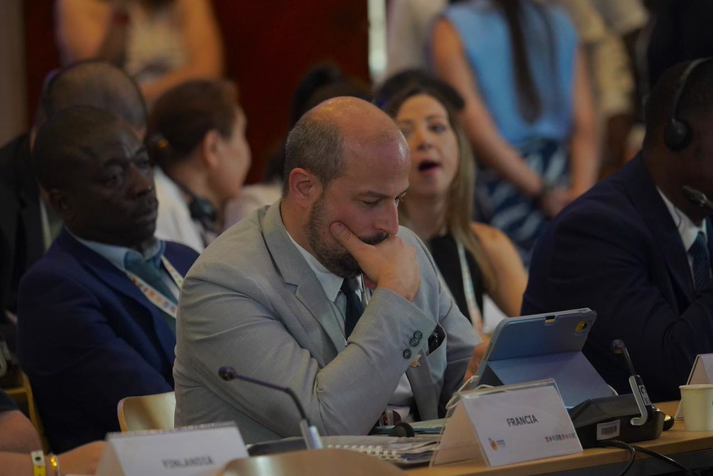 Santa Marta: Ministers grapple with practicalities of fossil fuel phase-out